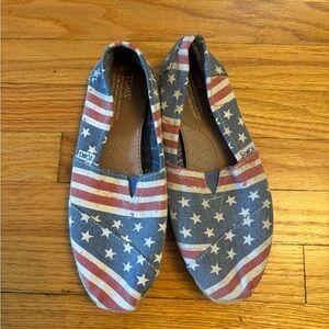 Toms Red and White Moccasins Classic Comfort